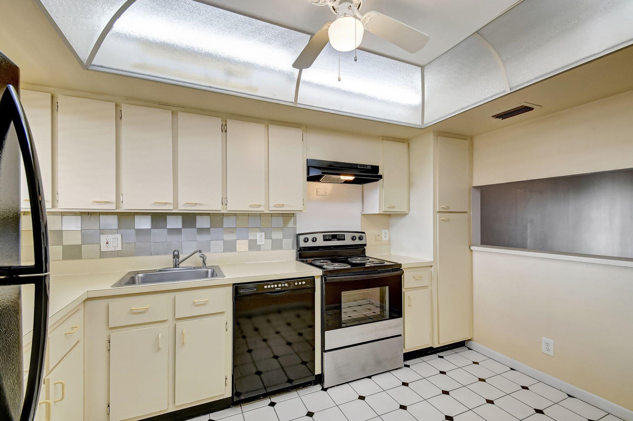3186 Via Poinciana Drive 304
