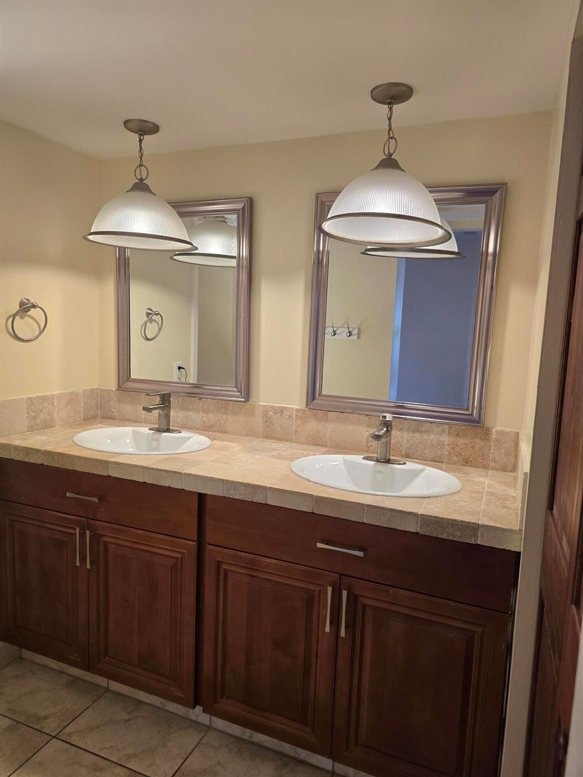 WESTHAMPTON CLUB CONDO - Residential Lease