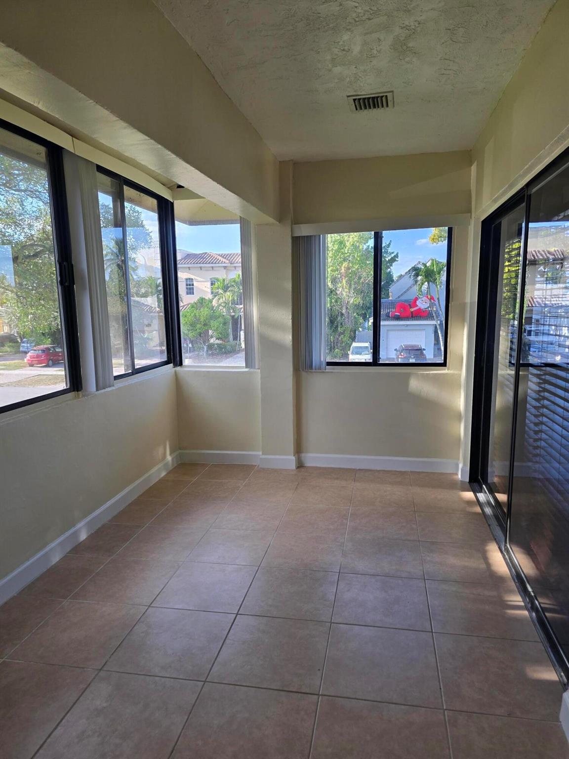 WESTHAMPTON CLUB CONDO - Residential Lease