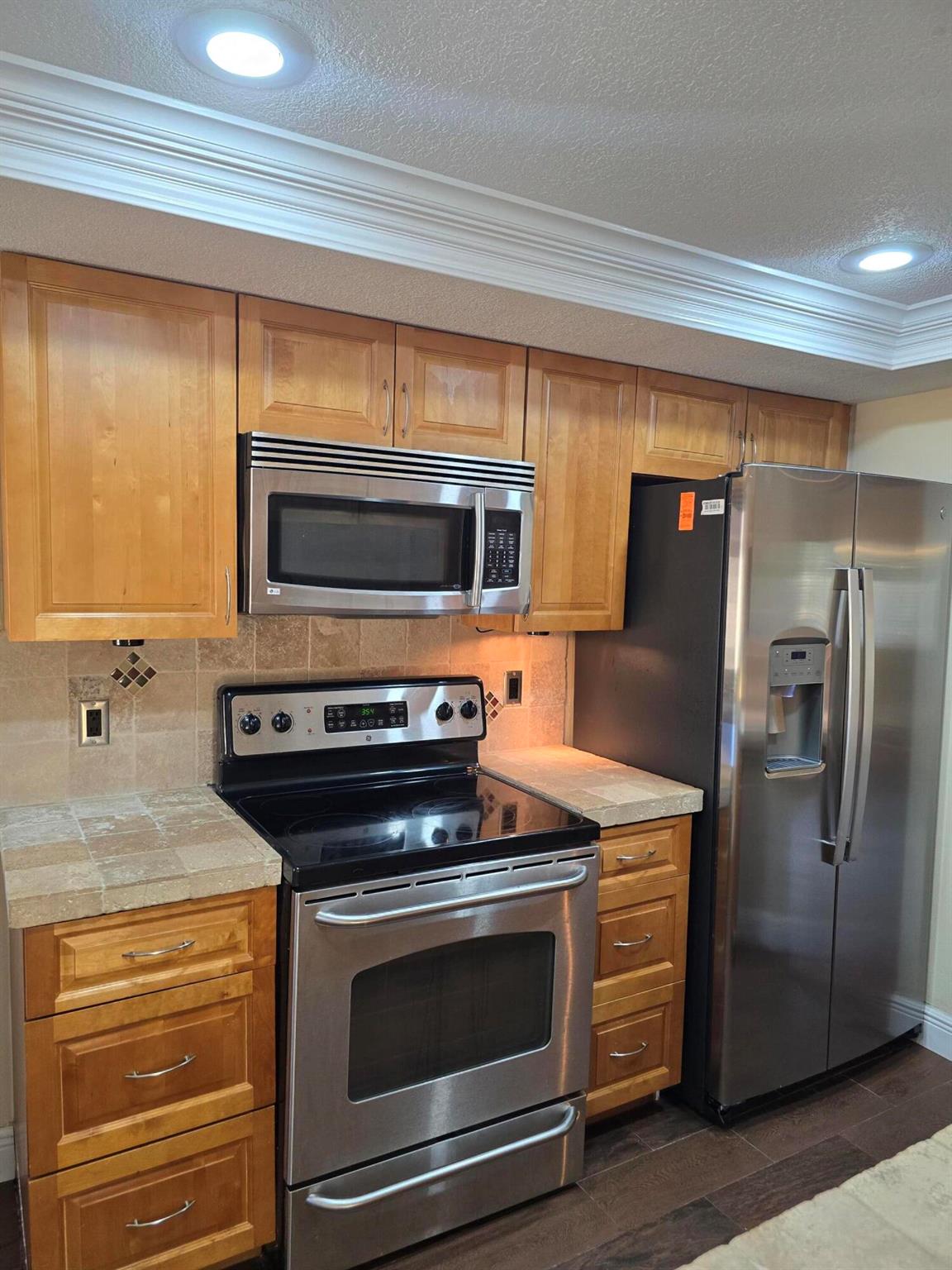 WESTHAMPTON CLUB CONDO - Residential Lease