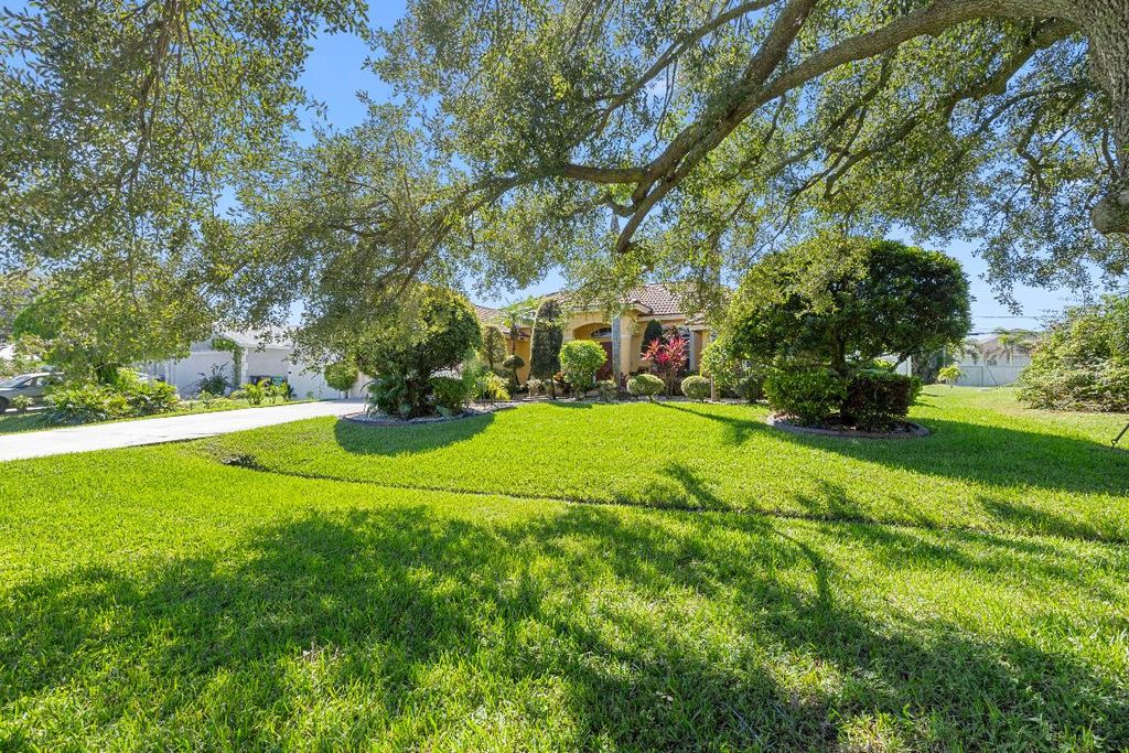 Photo of 233 SW Tulip Boulevard, Port Saint Lucie, FL 34953 (MLS # R11108003)