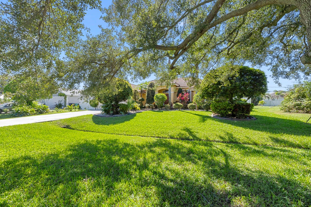 Photo of 233 SW Tulip Boulevard, Port Saint Lucie, FL 34953 (MLS # R11108003)