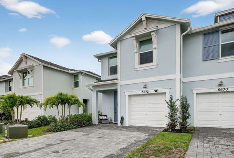 Tiny photo for 5672 SE Edgewater Circle, Stuart, FL 34997 (MLS # B26015056)