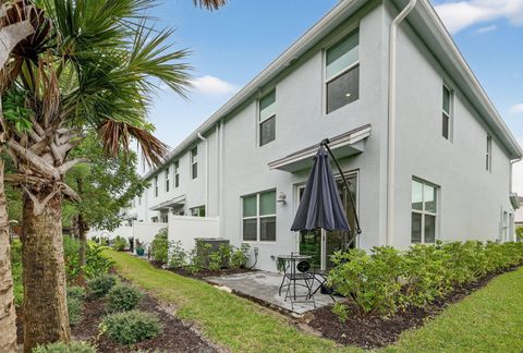 Tiny photo for 5672 SE Edgewater Circle, Stuart, FL 34997 (MLS # B26015056)