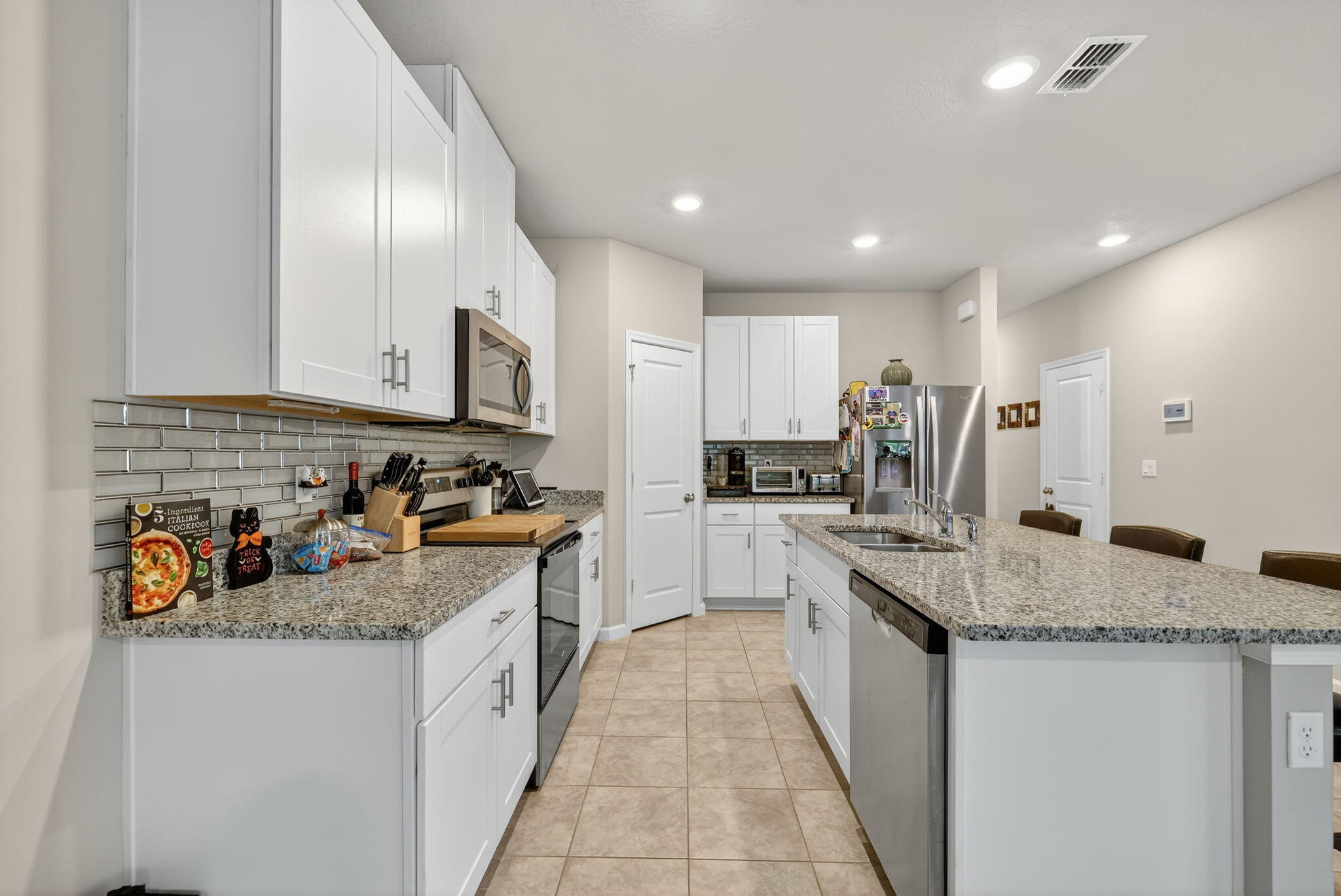 5672 SE Edgewater Circle