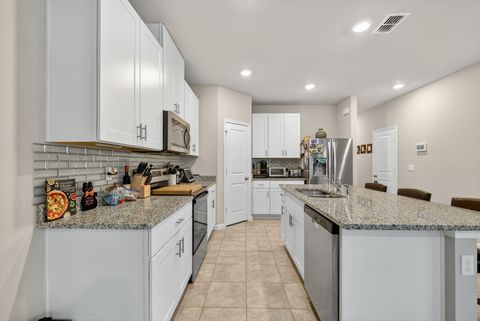 Tiny photo for 5672 SE Edgewater Circle, Stuart, FL 34997 (MLS # B26015056)
