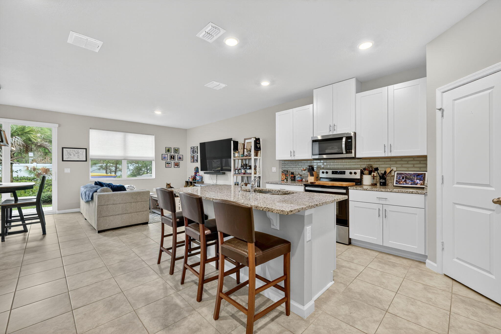 5672 SE Edgewater Circle