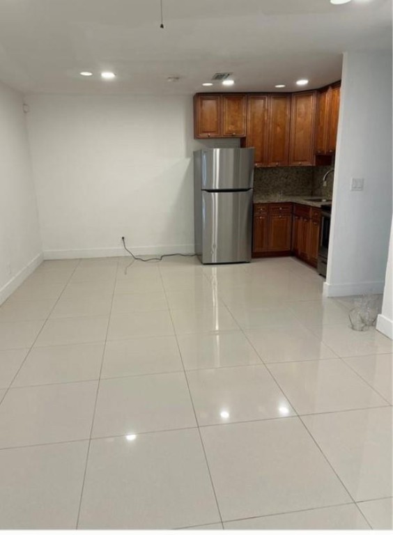 L D C Estates 75-31 B - Residential Lease