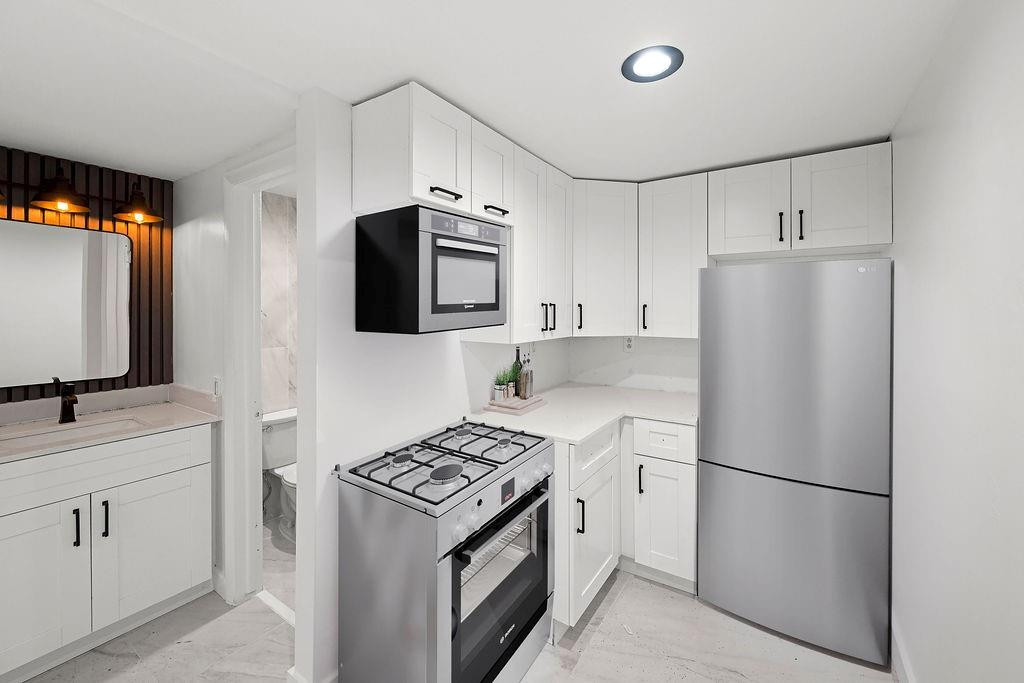 CORAL GATE EAST CONDO - Residential Lease