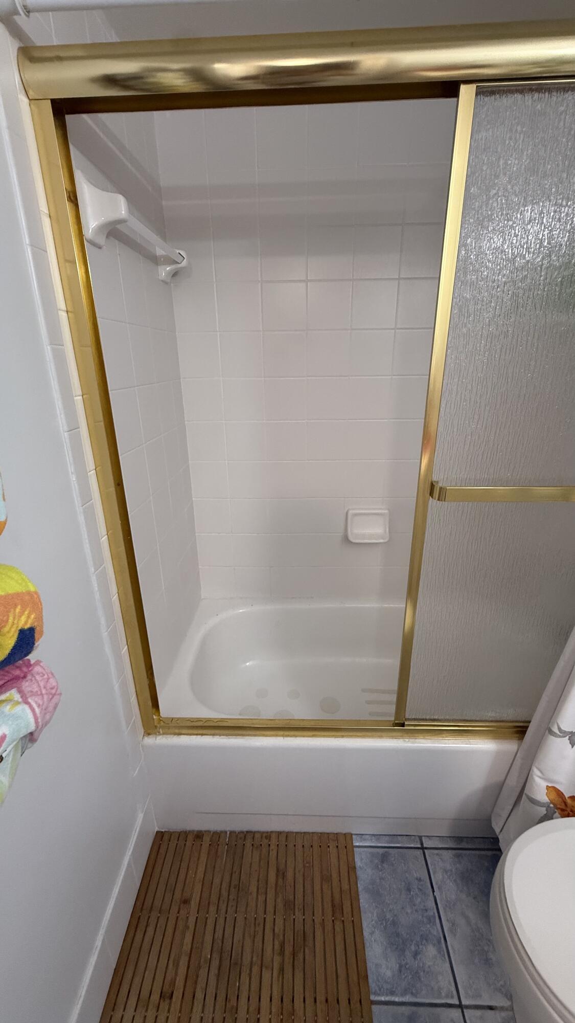 OCEAN HARBOUR CONDOMINIUM B - Residential Lease