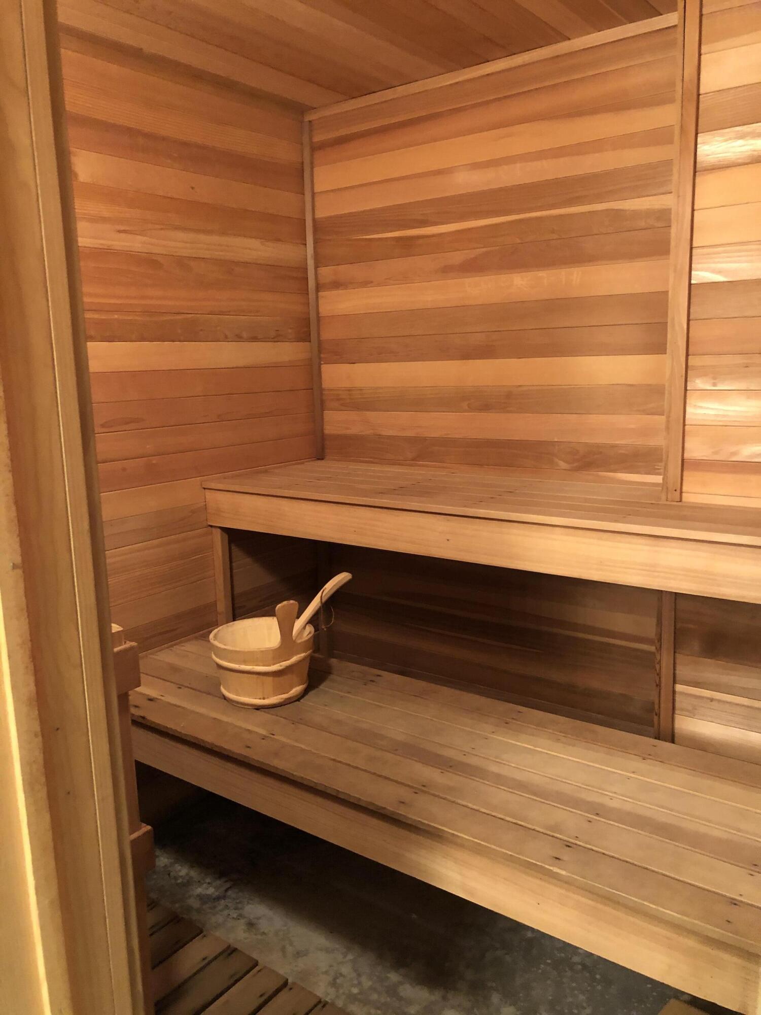 OCEAN HARBOUR CONDOMINIUM B - Residential Lease