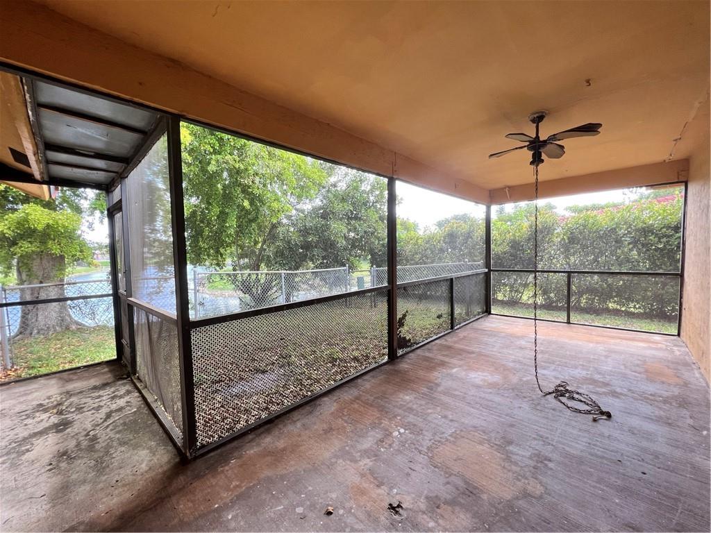 CORAL SPRINGS LAKES - Residential