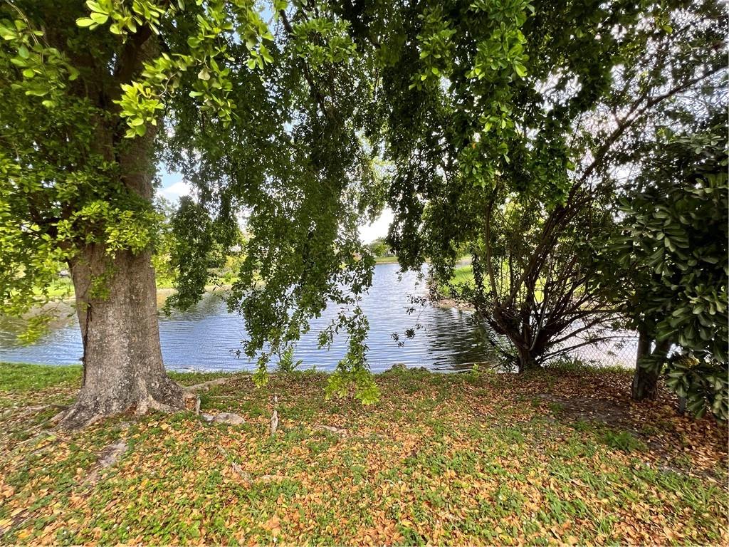 CORAL SPRINGS LAKES - Residential