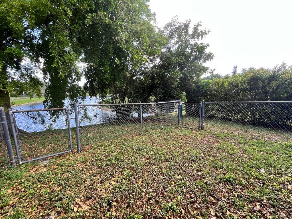 CORAL SPRINGS LAKES - Residential