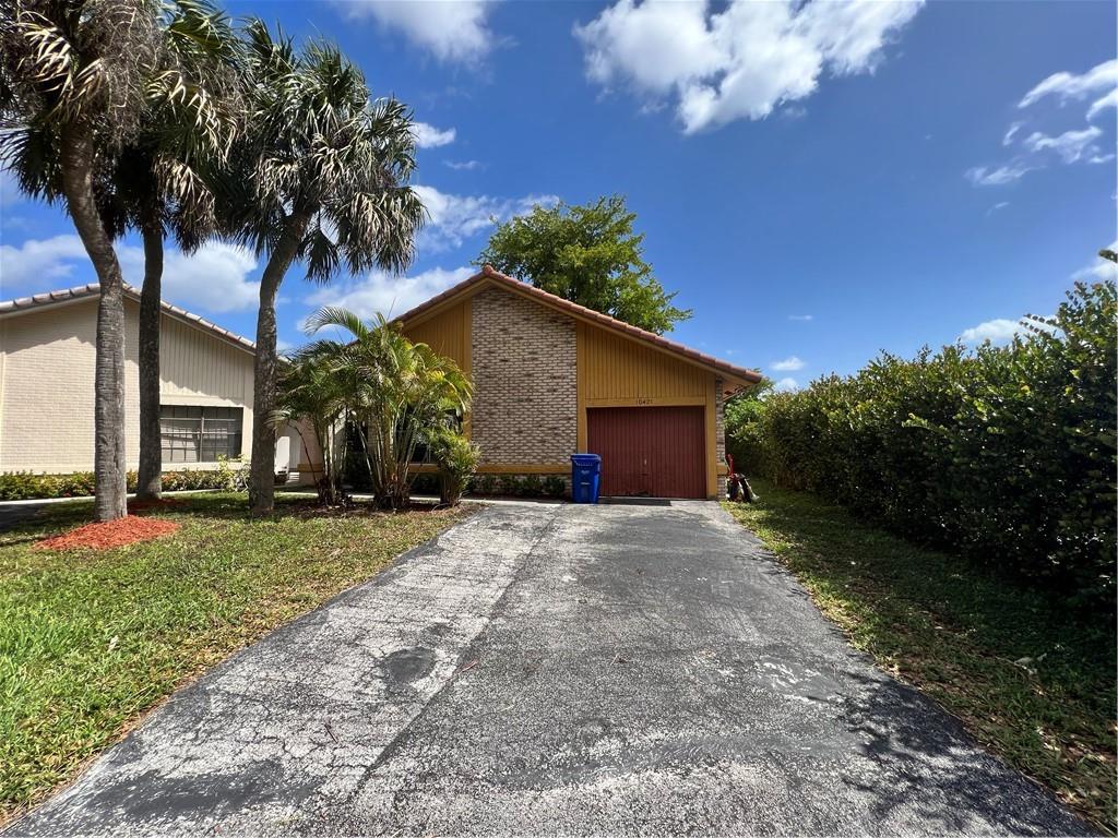 CORAL SPRINGS LAKES - Residential