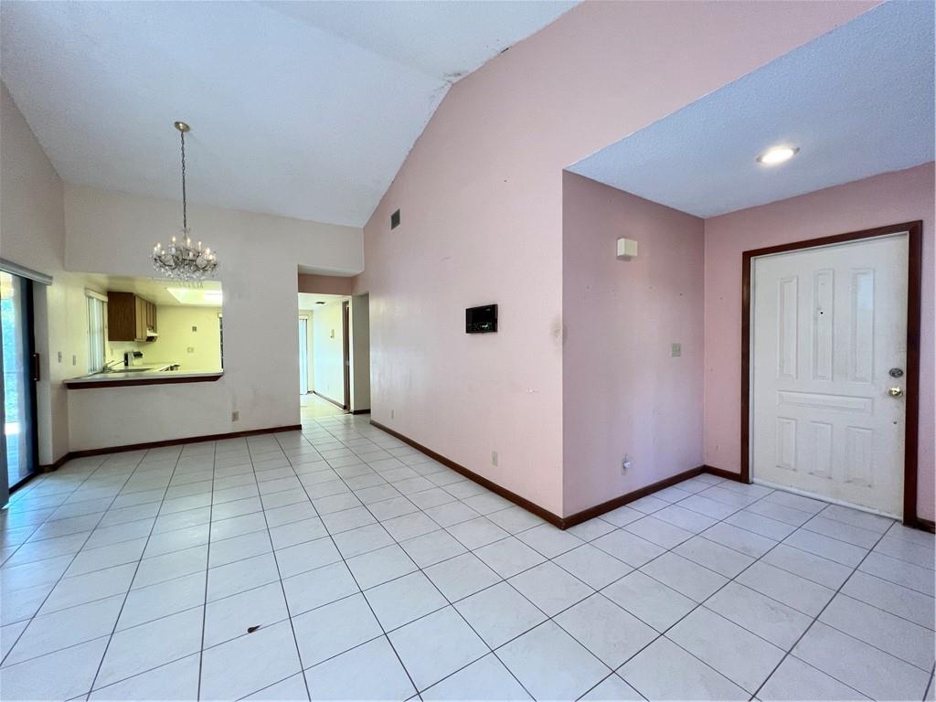 CORAL SPRINGS LAKES - Residential