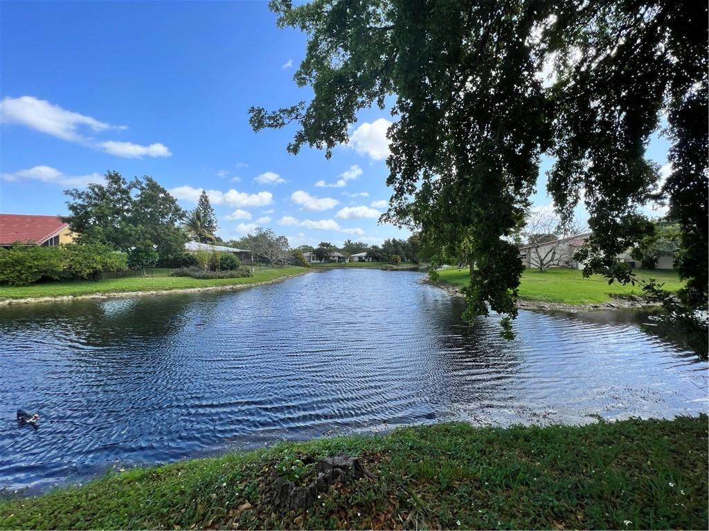 CORAL SPRINGS LAKES - Residential