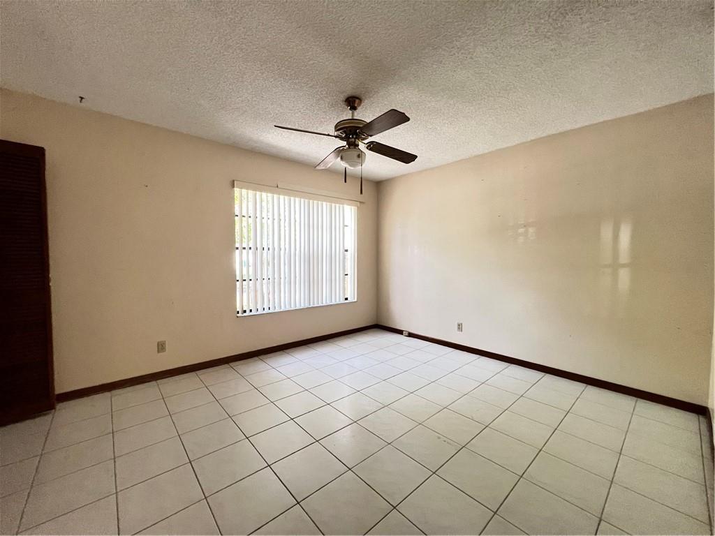 CORAL SPRINGS LAKES - Residential