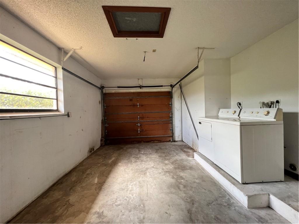 CORAL SPRINGS LAKES - Residential