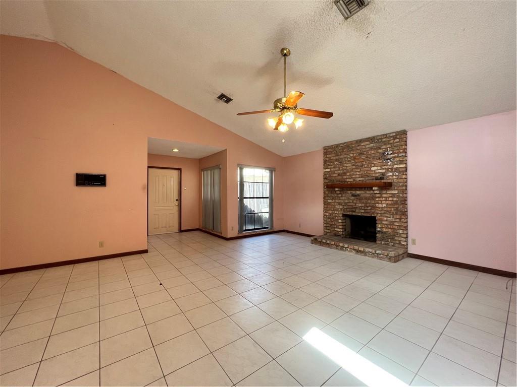 CORAL SPRINGS LAKES - Residential
