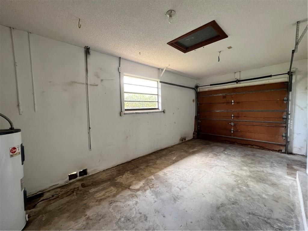 CORAL SPRINGS LAKES - Residential