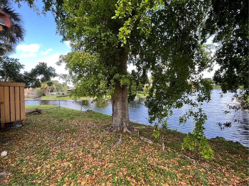 CORAL SPRINGS LAKES - Residential