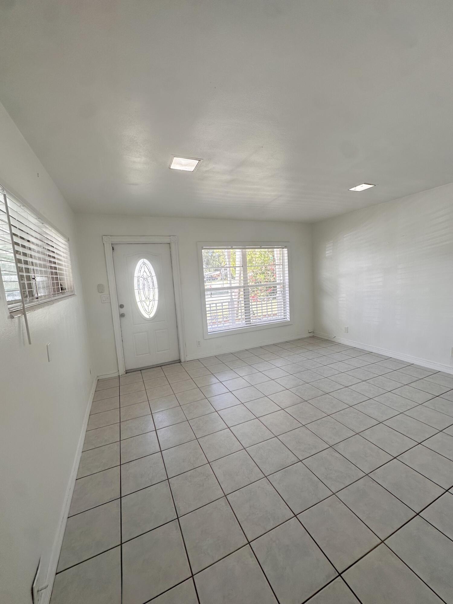 NORTH ANDREWS TERRACE FIRST ADD - Residential Lease