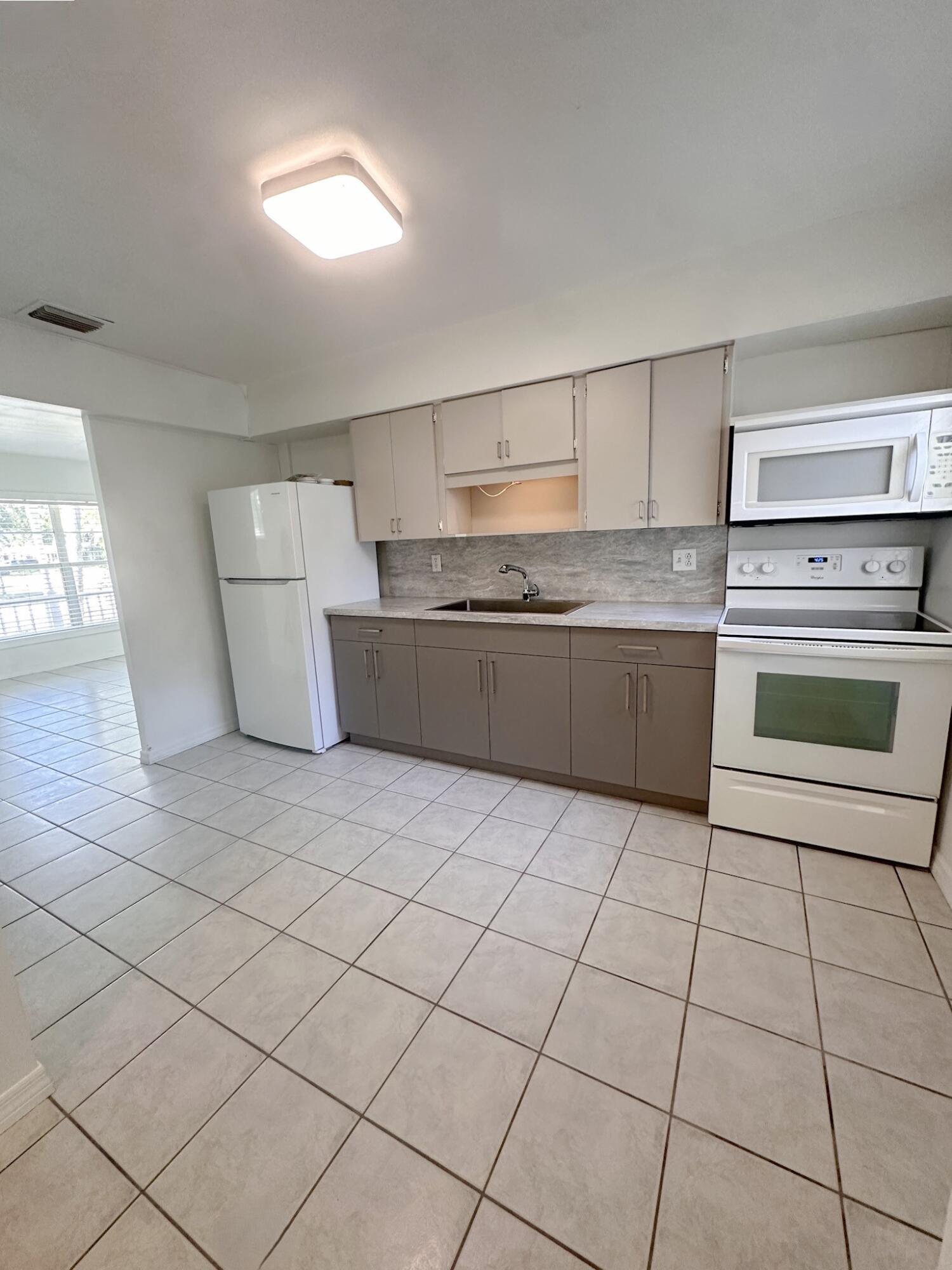 NORTH ANDREWS TERRACE FIRST ADD - Residential Lease