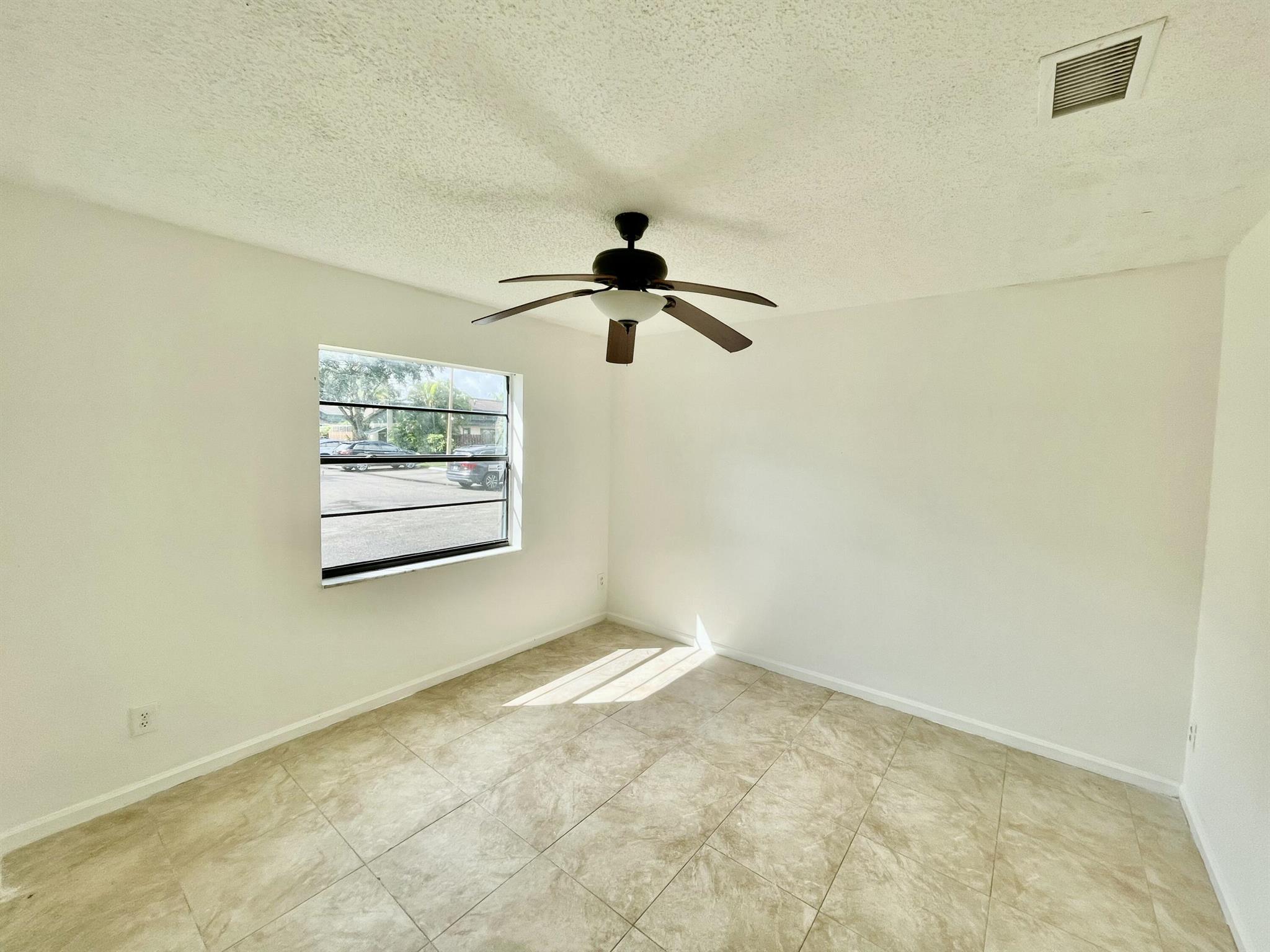 TREE LAKE - Residential