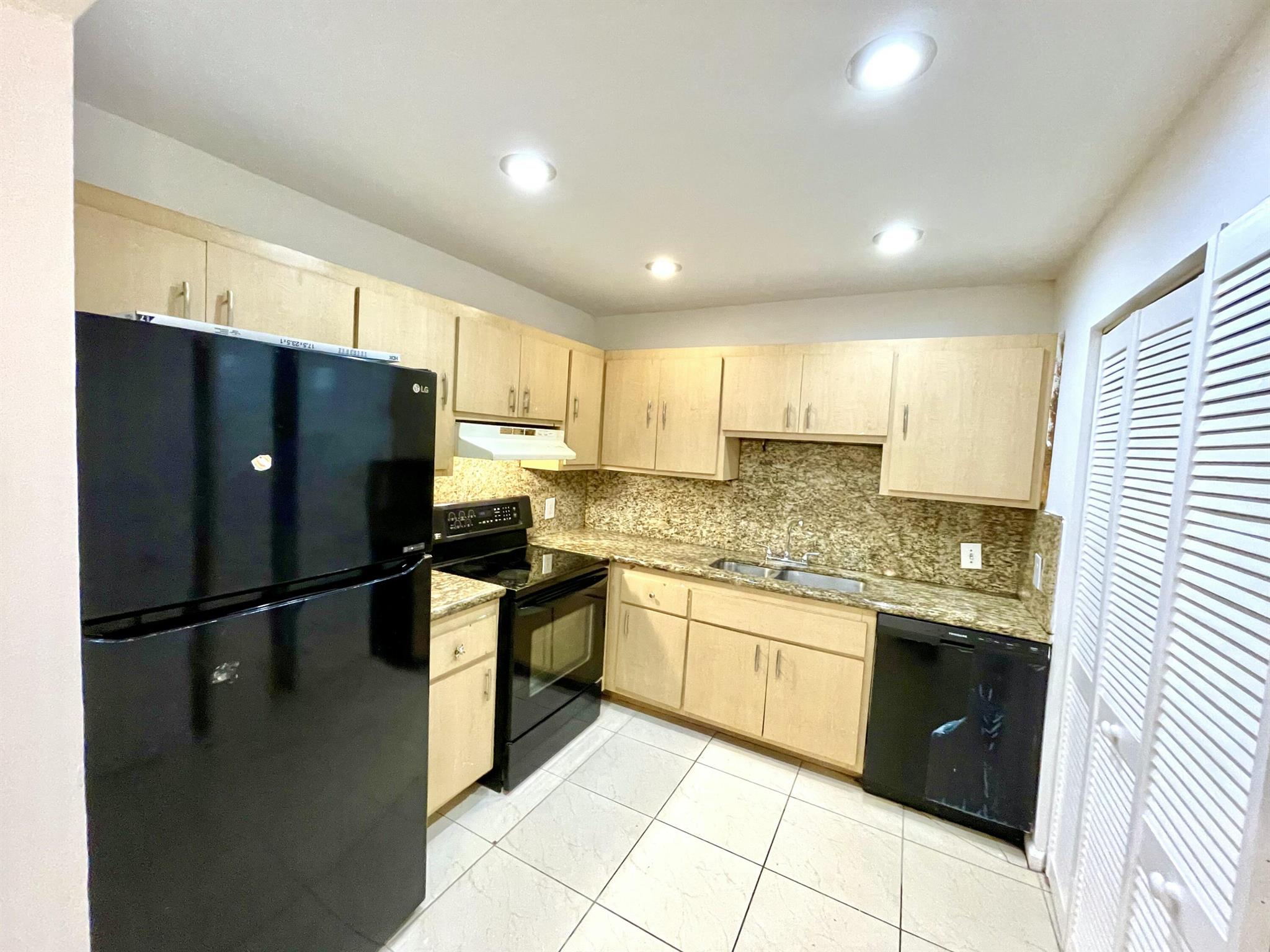 TREE LAKE - Residential