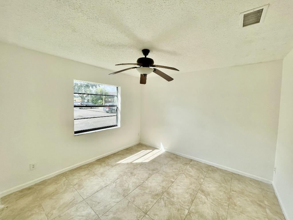 TREE LAKE - Residential