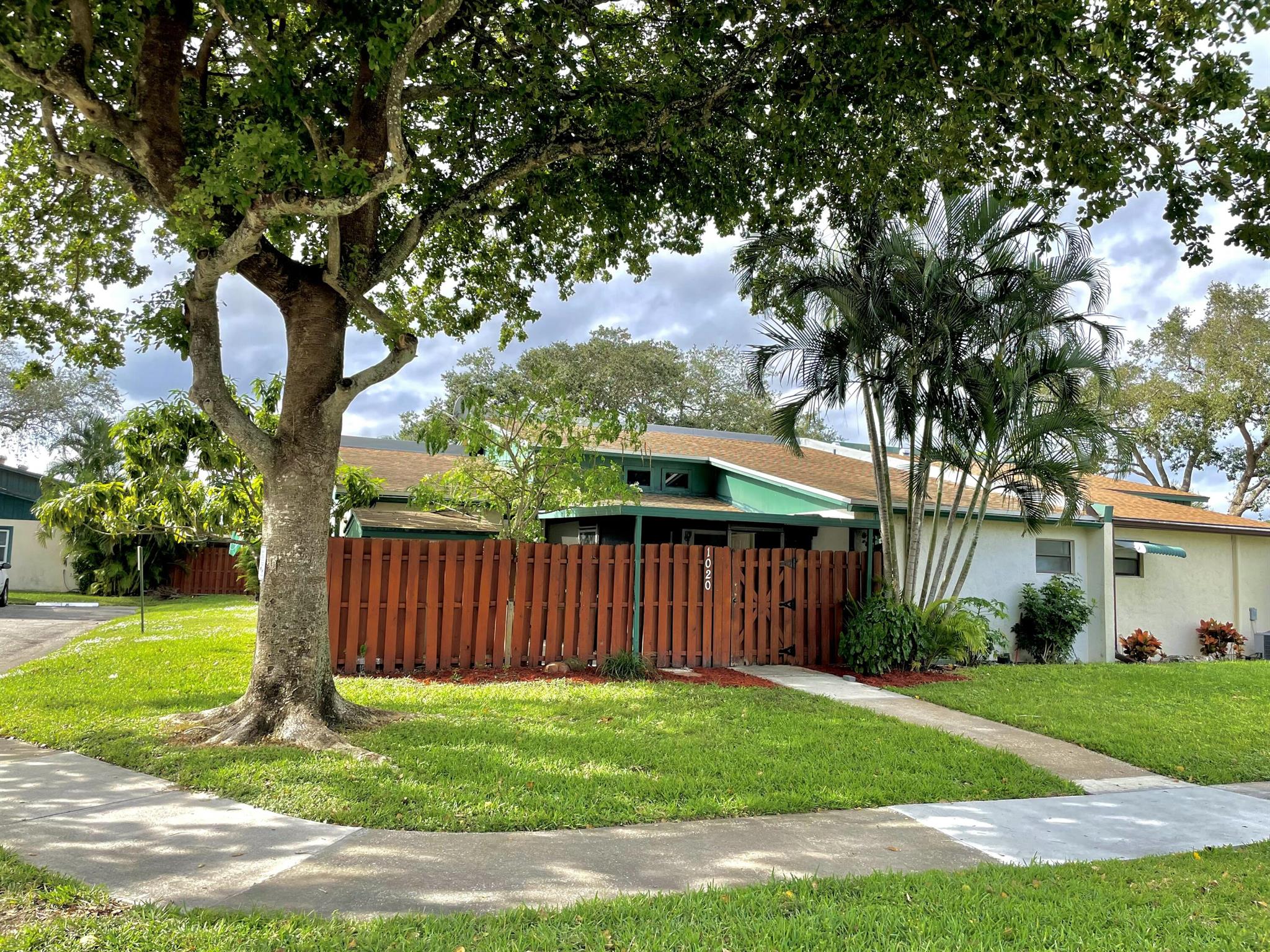 TREE LAKE - Residential