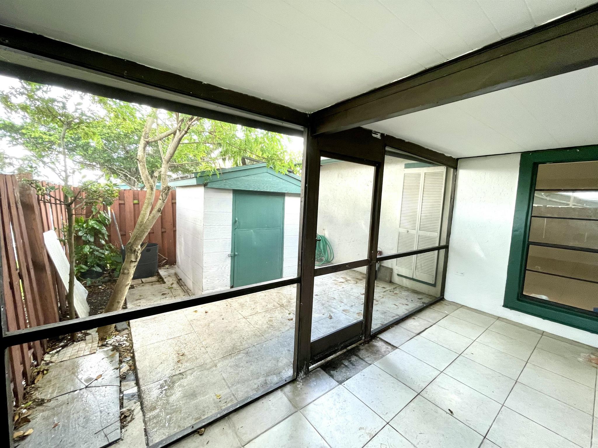 TREE LAKE - Residential