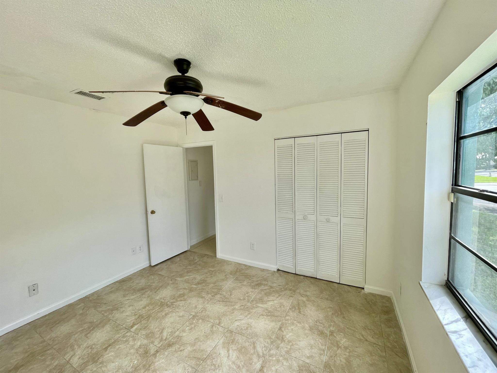 TREE LAKE - Residential