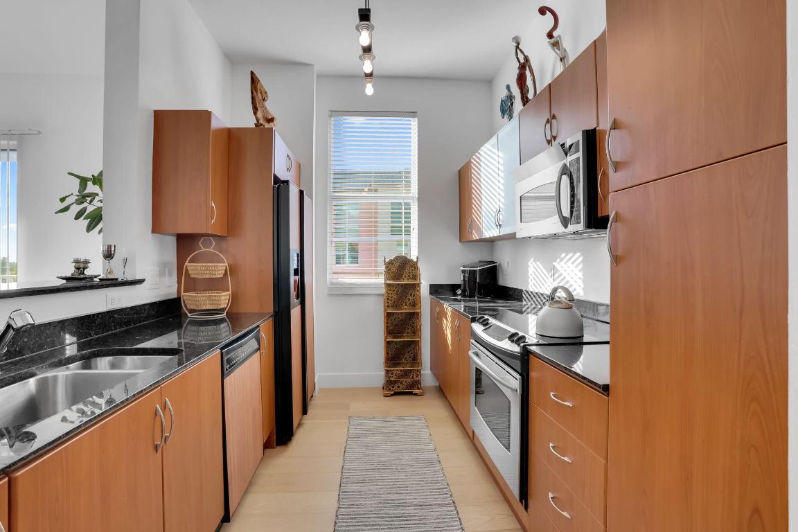 MOORINGS AT LANTANA CONDO 3 - Residential Lease