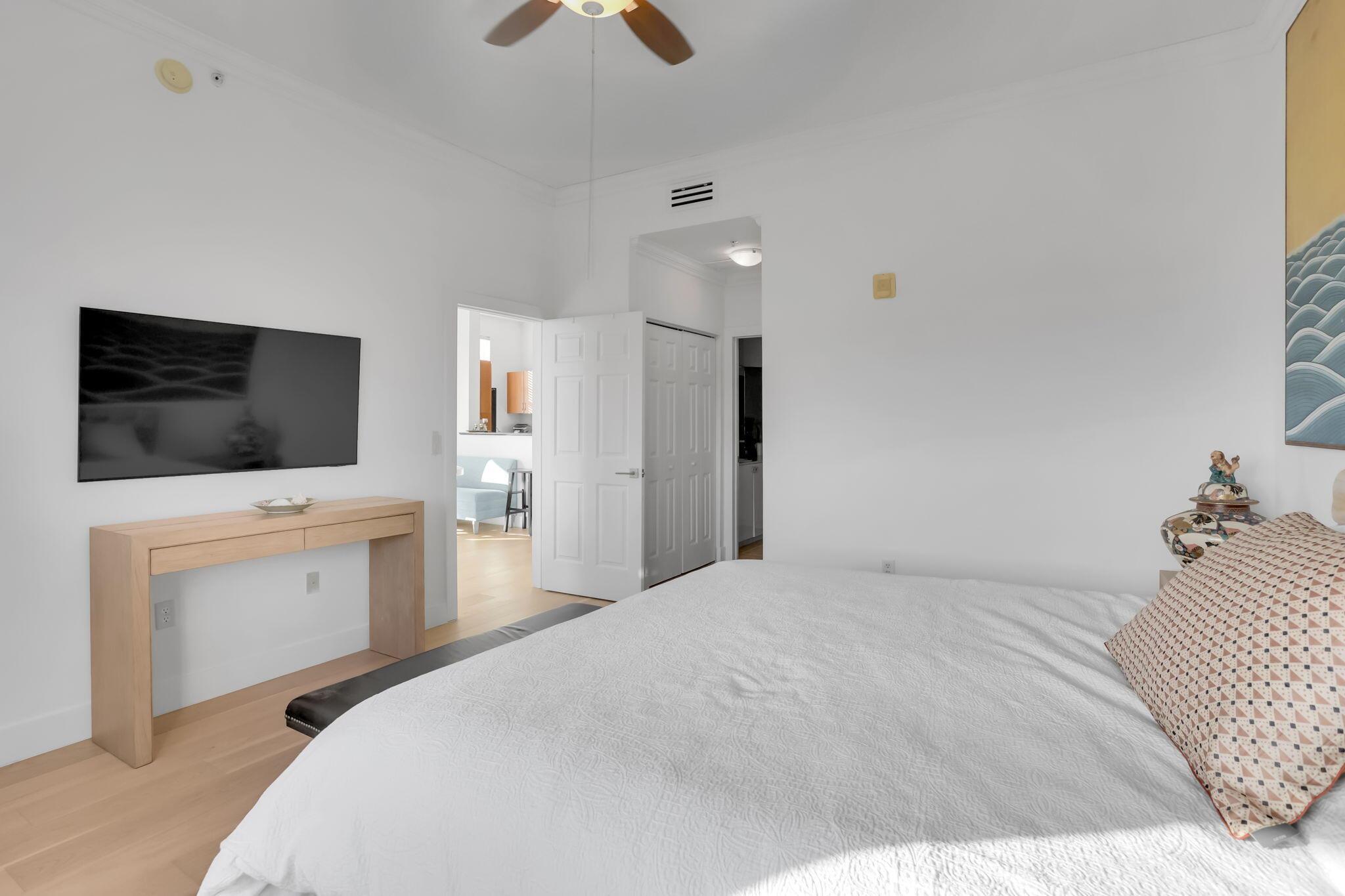 MOORINGS AT LANTANA CONDO - Residential Lease