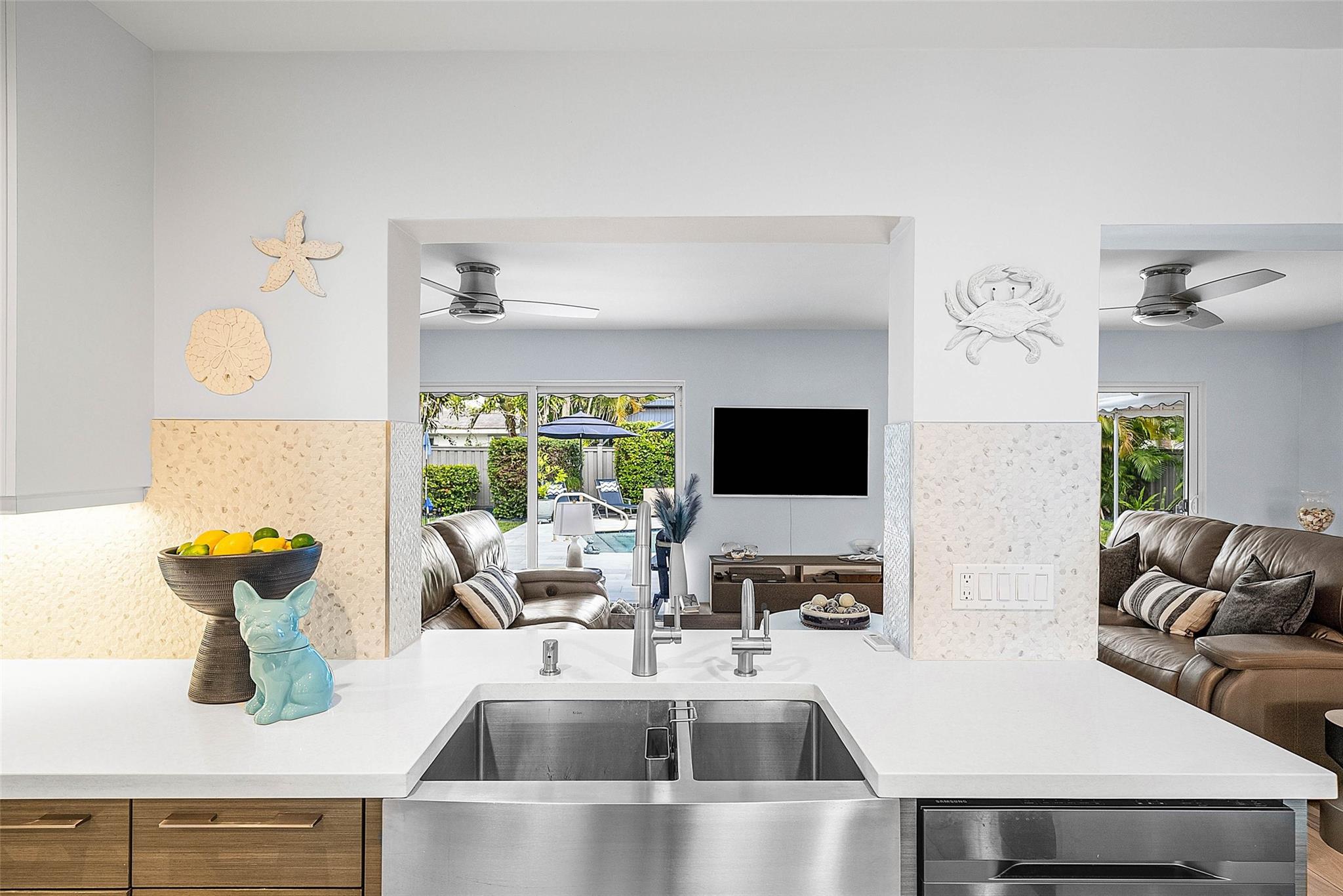 LAUDERDALE SURF & YACHT E - Residential