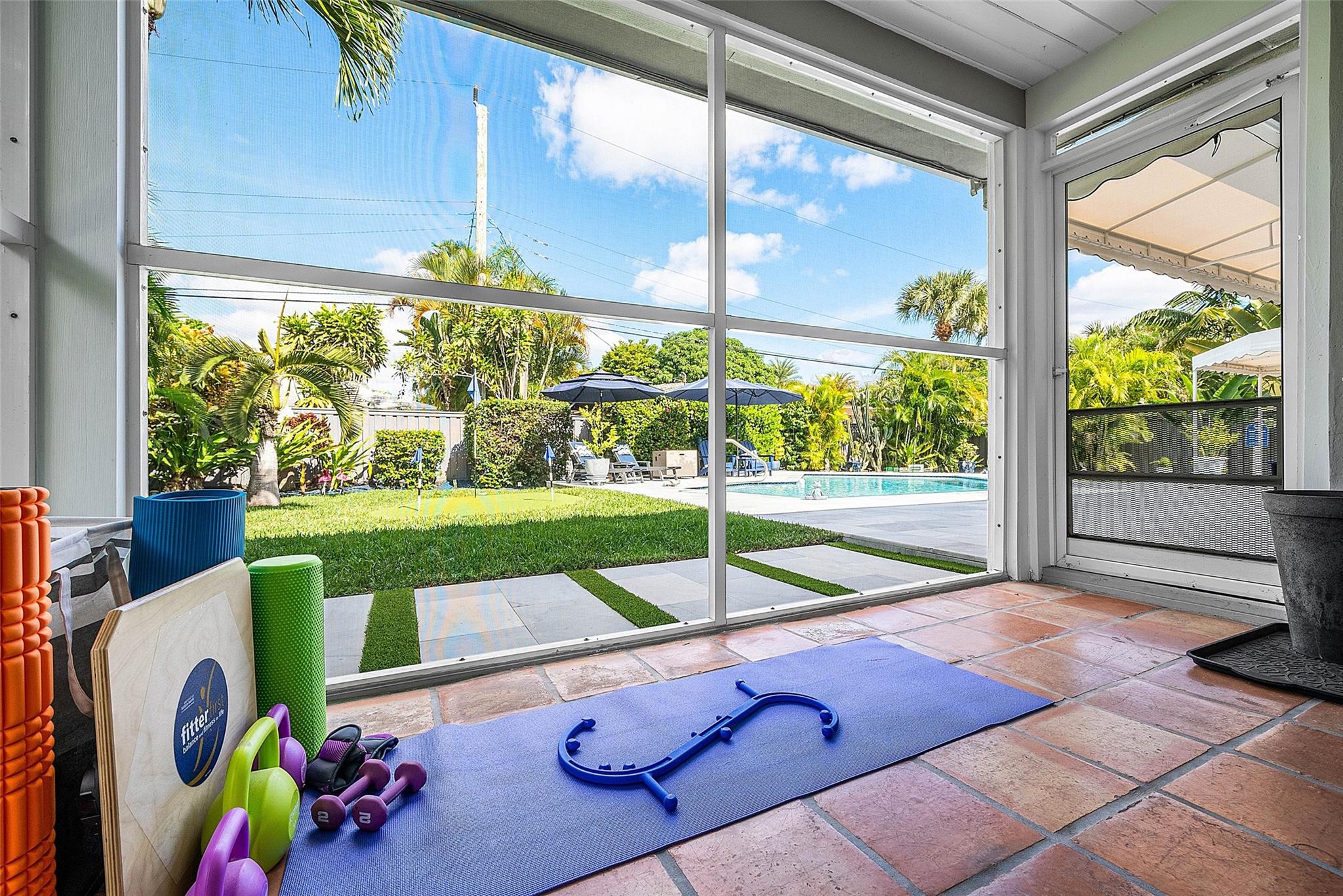 LAUDERDALE SURF & YACHT E - Residential