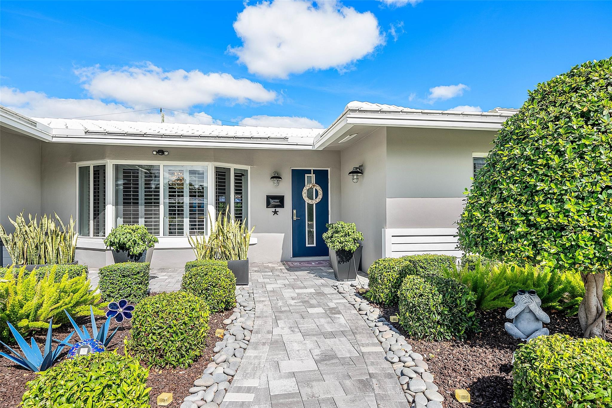 LAUDERDALE SURF & YACHT E - Residential