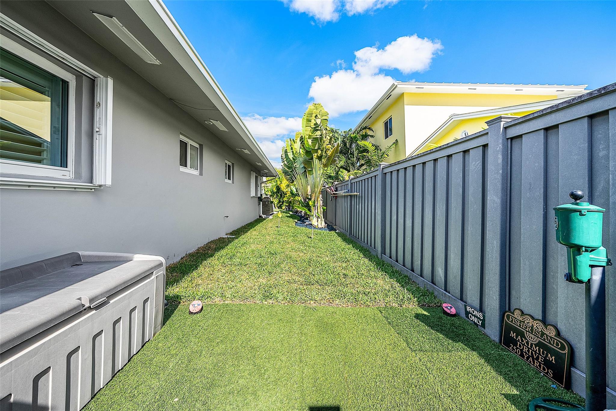 LAUDERDALE SURF & YACHT E - Residential