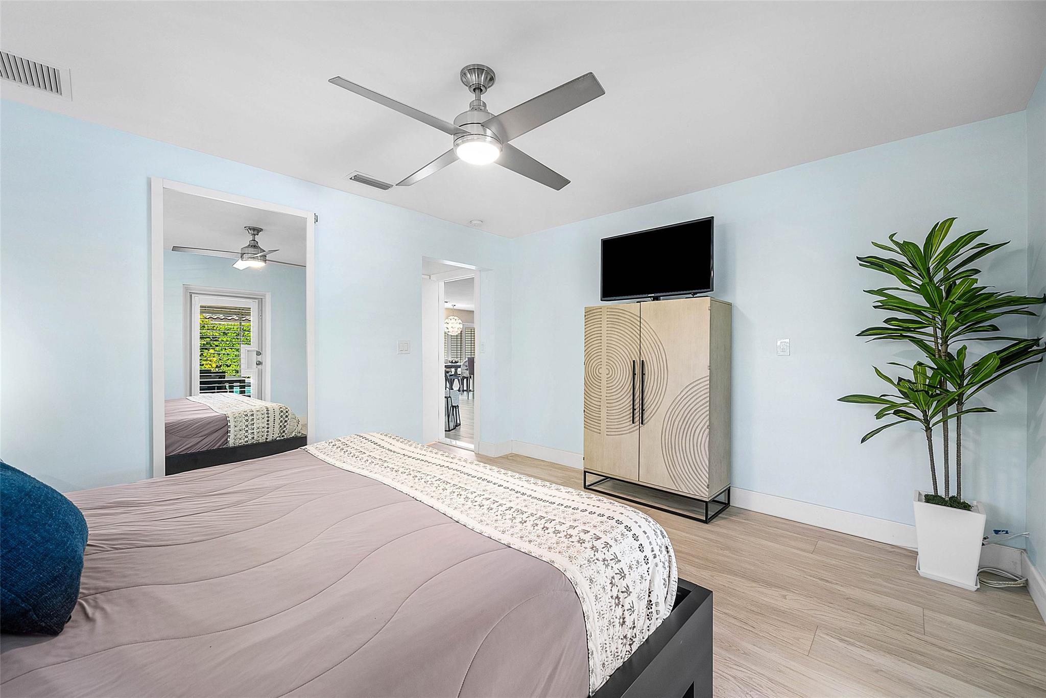 LAUDERDALE SURF & YACHT E - Residential