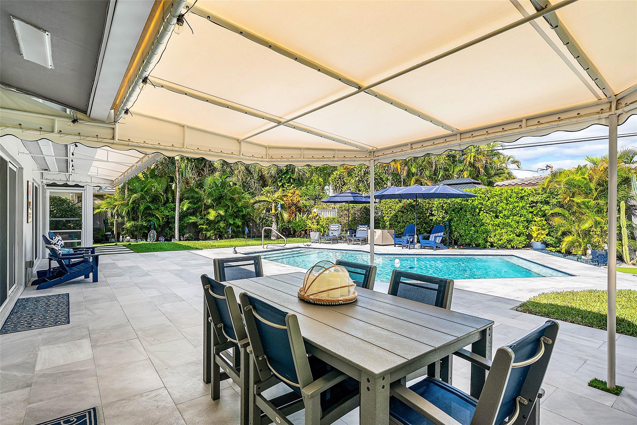 LAUDERDALE SURF & YACHT E - Residential