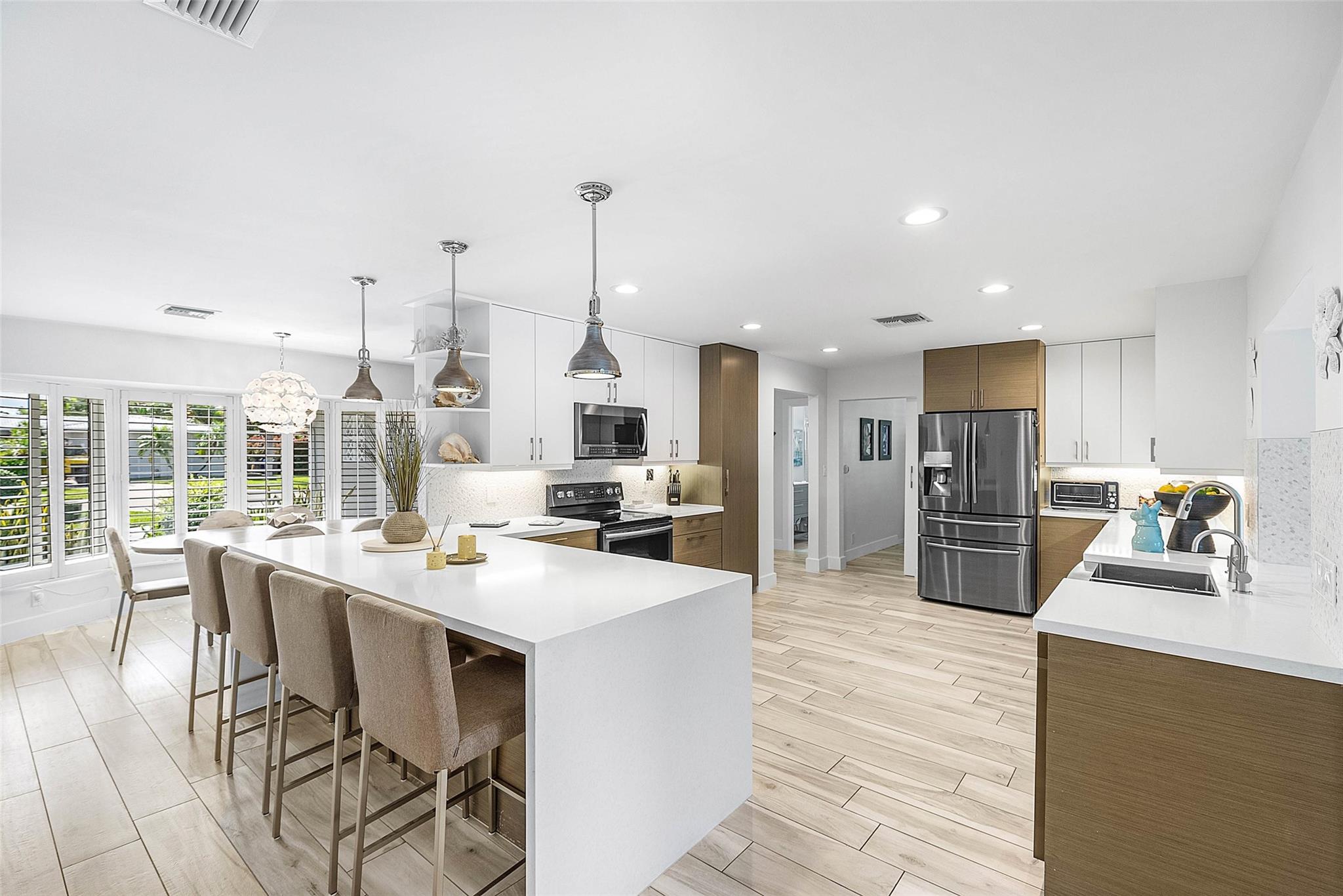 LAUDERDALE SURF & YACHT E - Residential