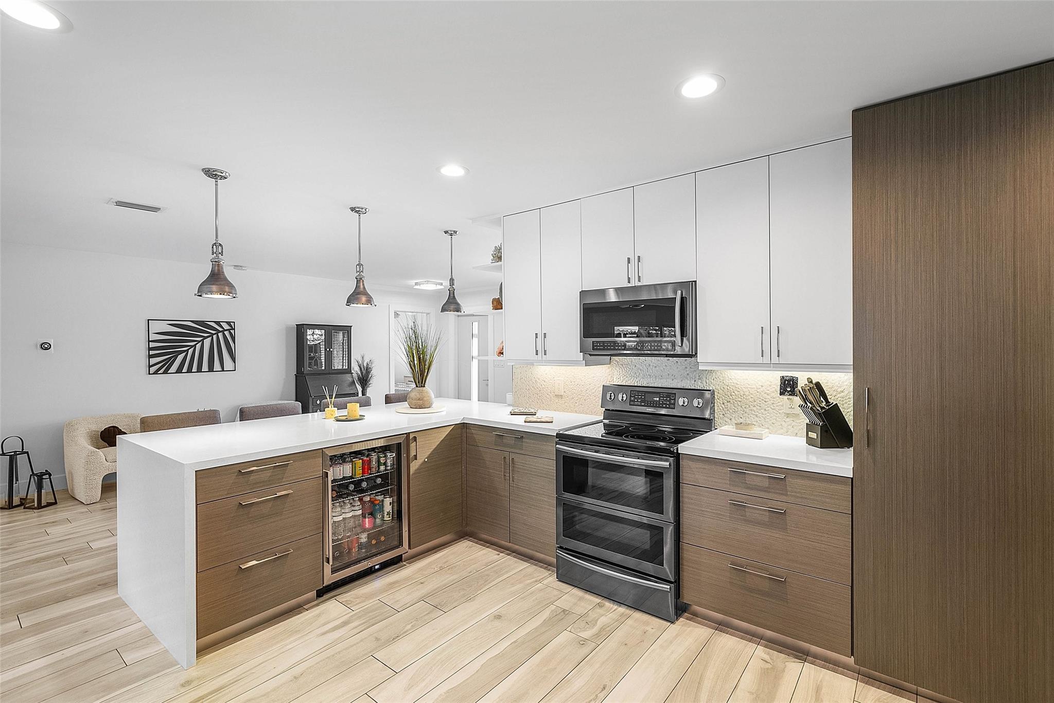 LAUDERDALE SURF & YACHT E - Residential