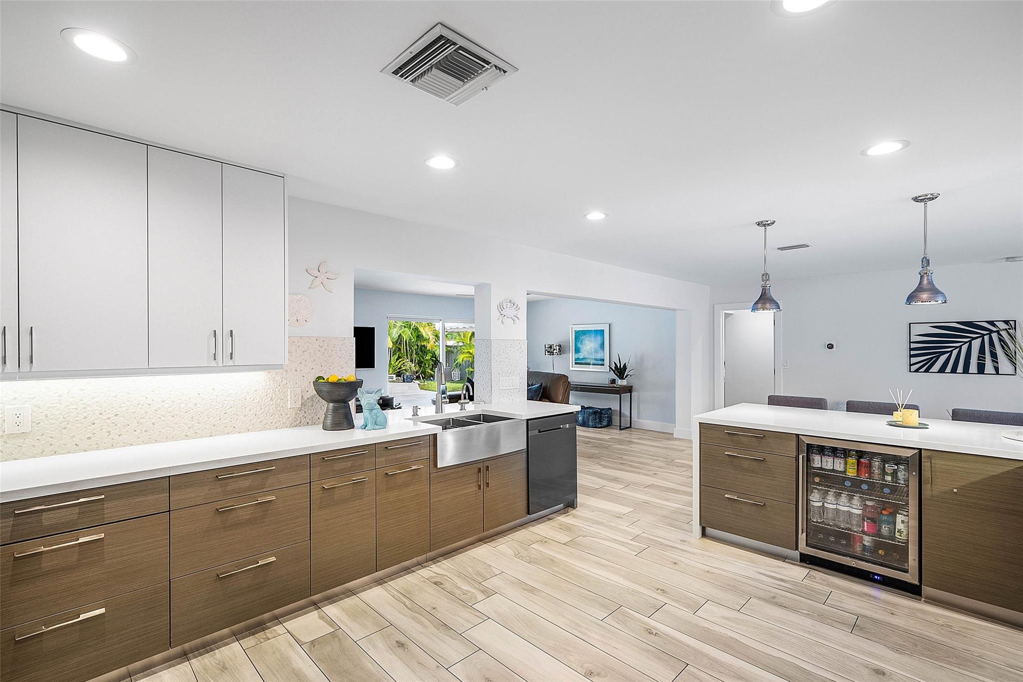 LAUDERDALE SURF & YACHT E - Residential