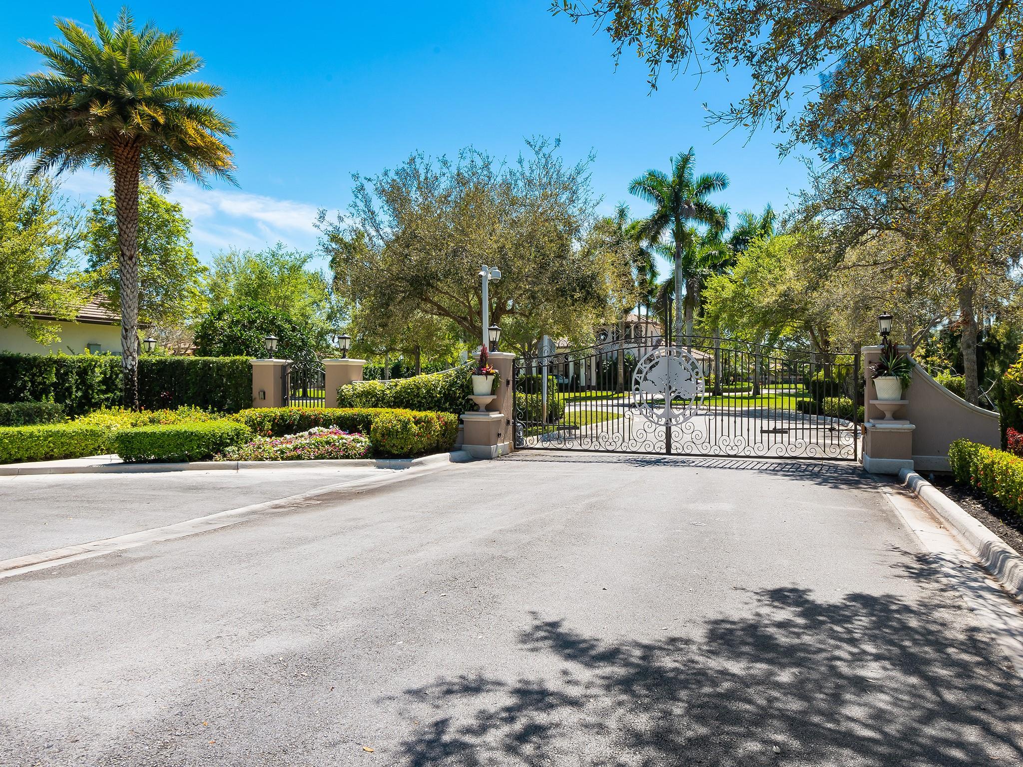 OAK HOLLOW ESTATES - Residential