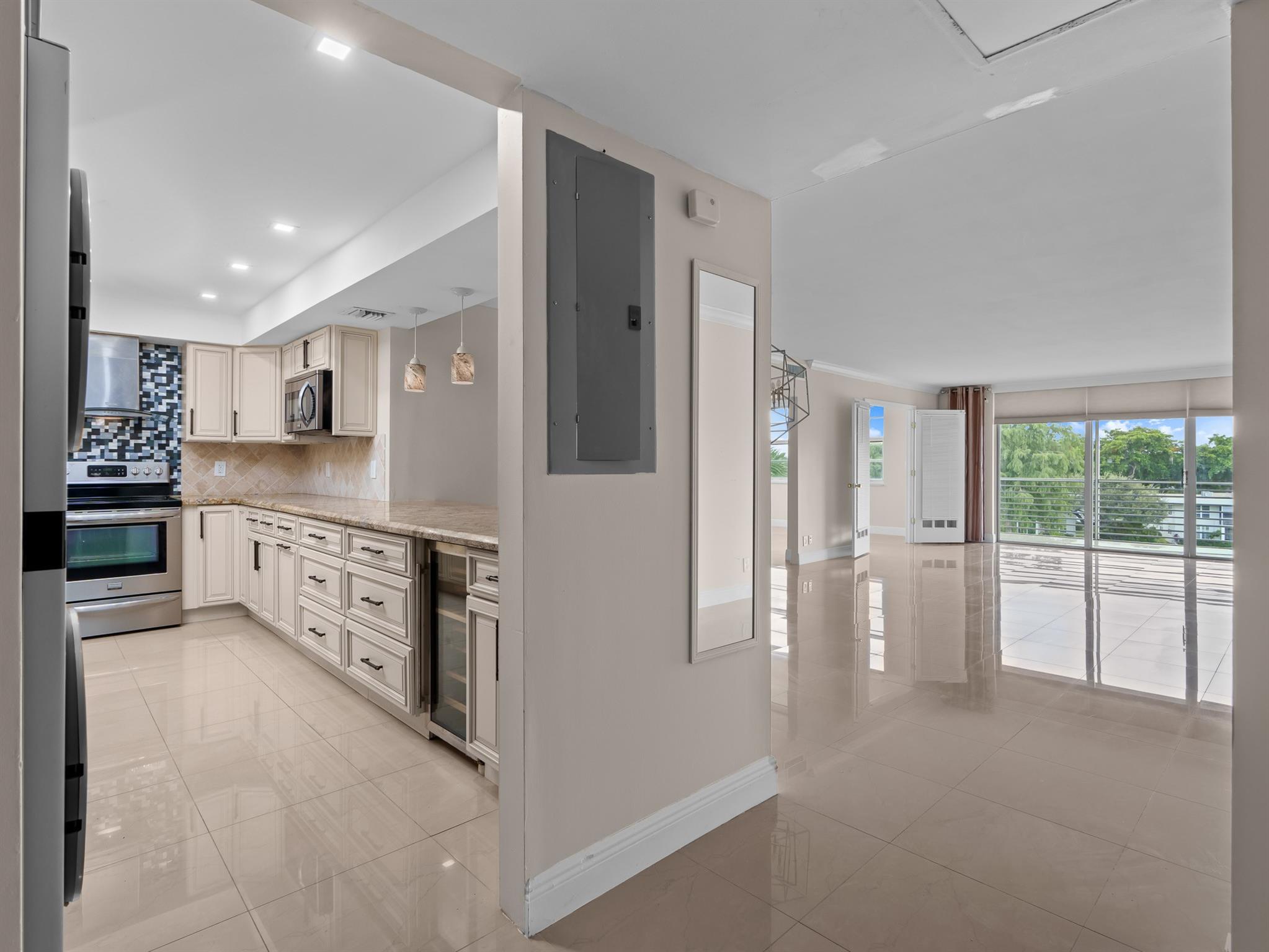 4020 W Palm Aire Dr 407