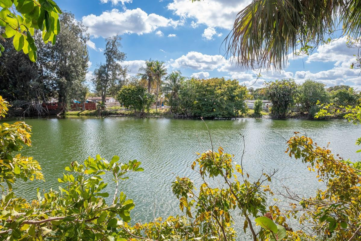 Springbank Park Sec 2 69- - Residential