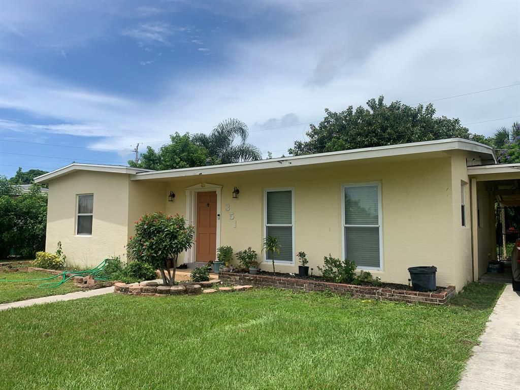 Photo of 351 SE Solaz Avenue, Port Saint Lucie, FL 34983 (MLS # R10731327)