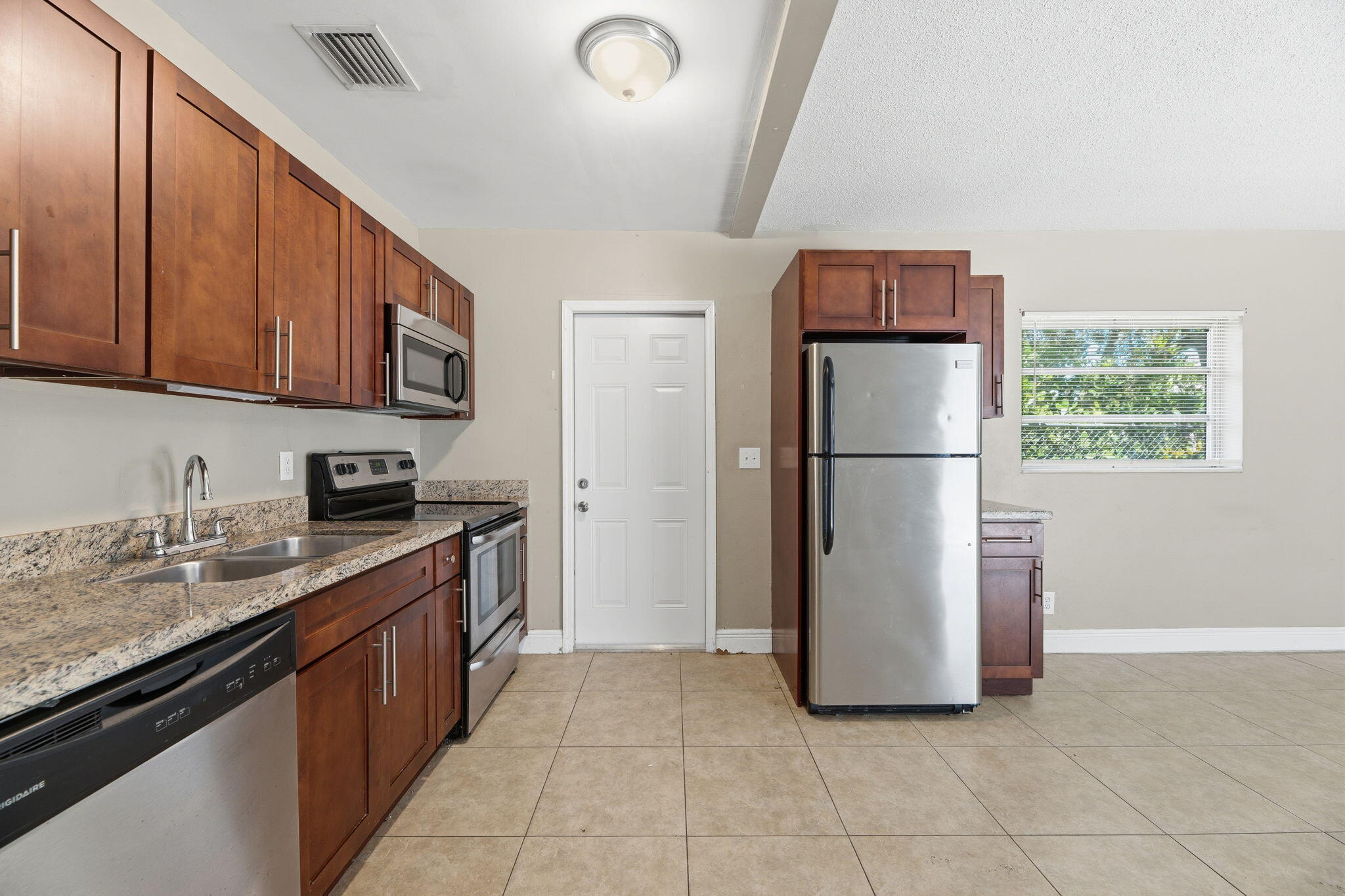 DEERFIELD BEACH ESTATES - Residential Income